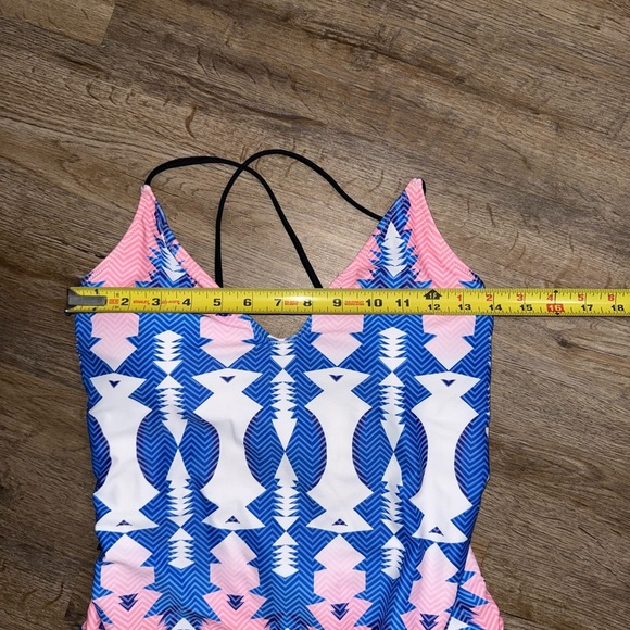 Ekouaer • Backless One Piece Swimsuit - Picture 6 of 13